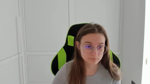 Amelie online show from 03-16-26, 07:45