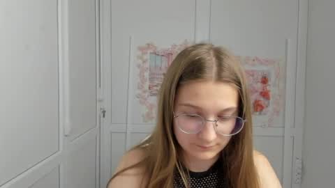 Amelie online show from 06-13-26, 07:39