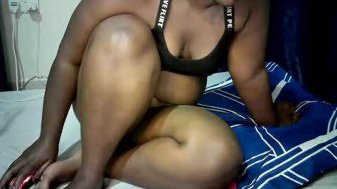 Snapshot of queen_arriana chatting on 01-18-26, 02:26 queen_arriana online show from 01-18-26, 02:26