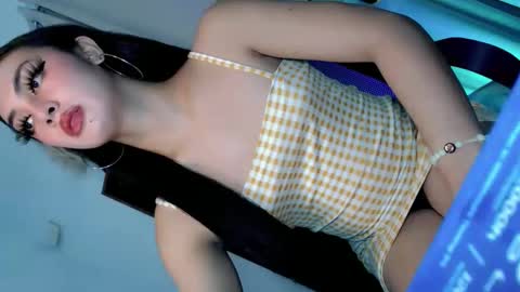 Snapshot of queen_danaya chatting on 01-15-26, 06:00 queen_danaya online show from 01-15-26, 06:00