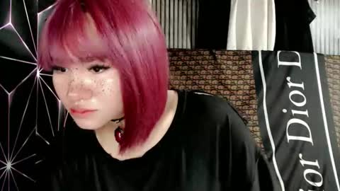 Snapshot of queen_elicktra chatting on 05-06-26, 01:38 JOY online show from 05-06-26, 01:38
