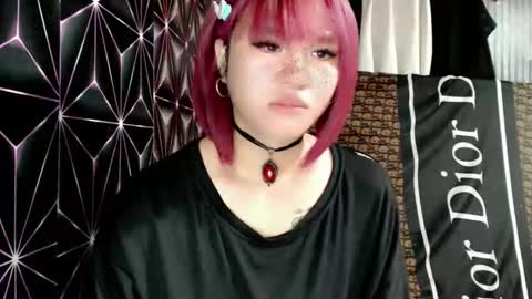 Snapshot of queen_elicktra chatting on 05-08-26, 12:27 JOY online show from 05-08-26, 12:27