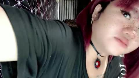 Snapshot of queen_elicktra chatting on 05-18-26, 11:43 JOY online show from 05-18-26, 11:43