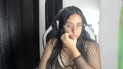 Snapshot of queen_findom1 chatting on 11-15-25, 10:59 queen_findom1 online show from 11-15-25, 10:59