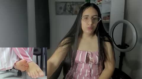 Snapshot of queen_findom1 chatting on 11-17-25, 10:37 queen_findom1 online show from 11-17-25, 10:37
