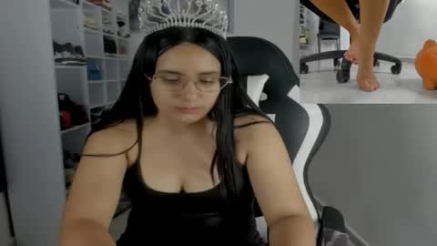 Snapshot of queen_findom1 chatting on 12-05-25, 05:49 queen_findom1 online show from 12-05-25, 05:49