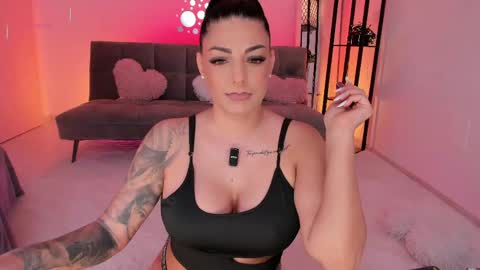 Snapshot of queen_of_deepthroat chatting on 05-25-26, 03:45 queen_of_deepthroat online show from 05-25-26, 03:45