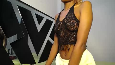 Snapshot of queen_sashavixen chatting on 05-12-26, 06:10 queen_sashavixen online show from 05-12-26, 06:10