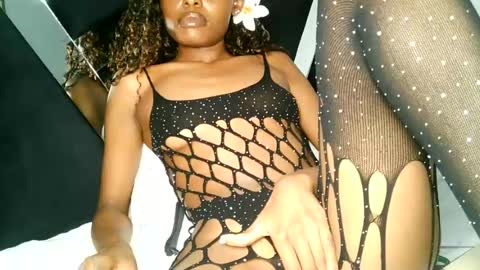 Snapshot of queen_sashavixen chatting on 06-13-26, 06:06 queen_sashavixen online show from 06-13-26, 06:06