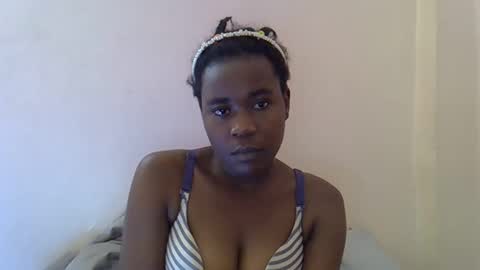 Snapshot of queen_sly chatting on 10-15-25, 07:52 queen_sly online show from 10-15-25, 07:52