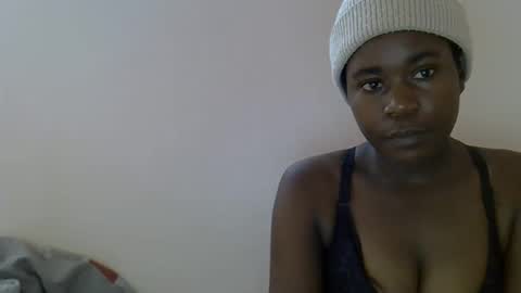 Snapshot of queen_sly chatting on 10-17-25, 09:23 queen_sly online show from 10-17-25, 09:23