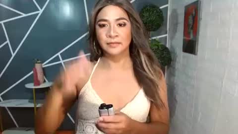 Snapshot of queen_tracy chatting on 06-10-26, 01:39 queen_tracy online show from 06-10-26, 01:39