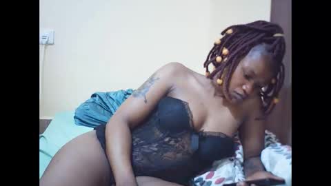 Snapshot of queen_winter chatting on 03-11-26, 01:22 Winter online show from 03-11-26, 01:22