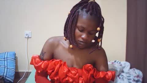 Snapshot of queen_winter chatting on 03-12-26, 08:04 Winter online show from 03-12-26, 08:04