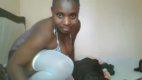 Snapshot of queen_wow2 chatting on 06-11-26, 11:41 queen online show from 06-11-26, 11:41
