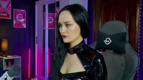 Snapshot of queenaliss chatting on 10-24-25, 05:04 Your world and the universe Aliss online show from 10-24-25, 05:04