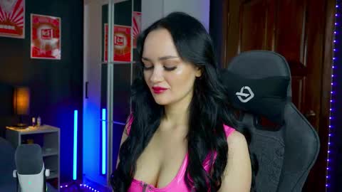 Snapshot of queenaliss chatting on 11-08-25, 05:51 Your world and the universe Aliss online show from 11-08-25, 05:51