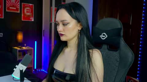 Snapshot of queenaliss chatting on 12-01-25, 06:18 Your world and the universe Aliss online show from 12-01-25, 06:18