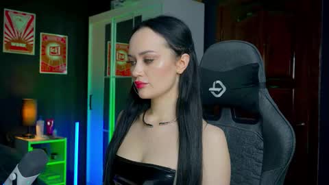 Snapshot of queenaliss chatting on 12-19-25, 11:28 Your world and the universe Aliss online show from 12-19-25, 11:28