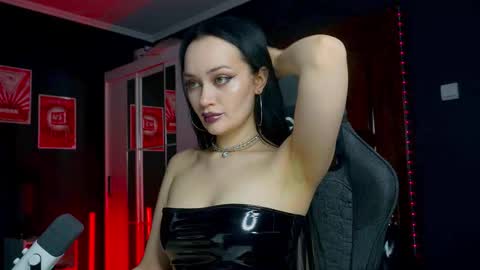 Snapshot of queenaliss chatting on 01-06-26, 08:29 Your world and the universe Aliss online show from 01-06-26, 08:29