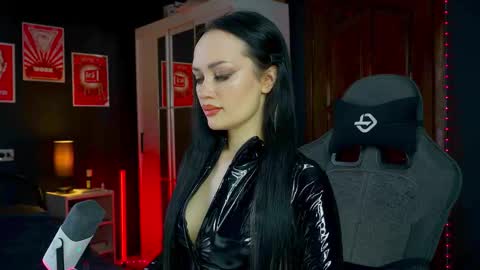 Snapshot of queenaliss chatting on 02-09-26, 04:49 Your world and the universe Aliss online show from 02-09-26, 04:49