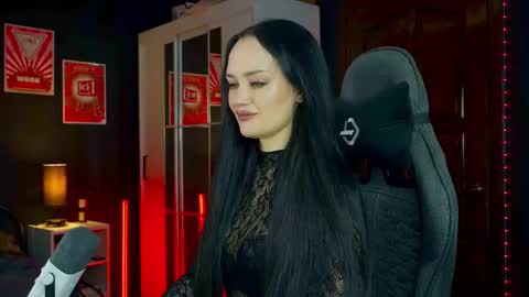 Snapshot of queenaliss chatting on 02-14-26, 06:21 Your world and the universe Aliss online show from 02-14-26, 06:21