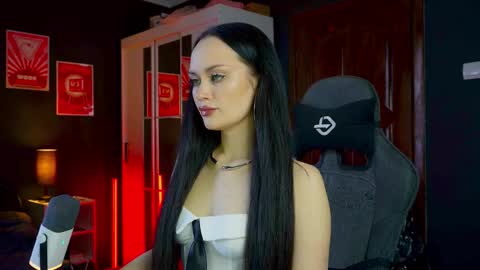 Snapshot of queenaliss chatting on 02-20-26, 08:27 Your world and the universe Aliss online show from 02-20-26, 08:27