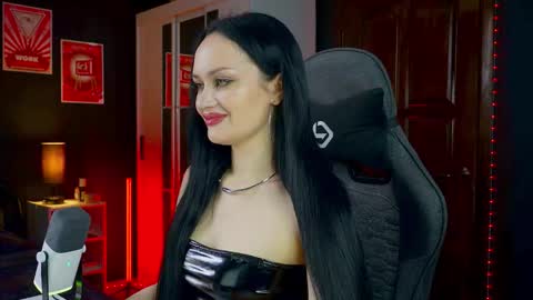 Snapshot of queenaliss chatting on 03-04-26, 05:02 Your world and the universe Aliss online show from 03-04-26, 05:02