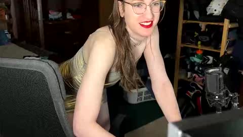 Snapshot of queenariatloak chatting on 03-14-26, 11:21 Aria TLoak online show from 03-14-26, 11:21