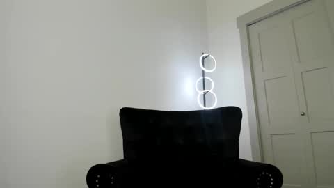 Snapshot of queenb2626 chatting on 10-21-25, 05:46 Queen Blaire online show from 10-21-25, 05:46