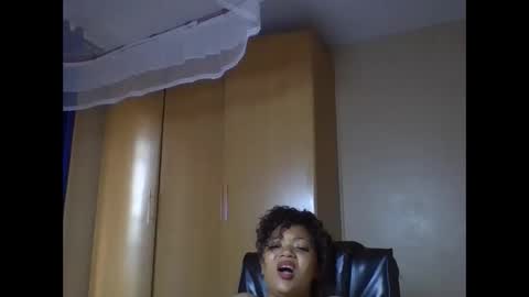 Queenbebony2 online show from 04-30-26, 06:53