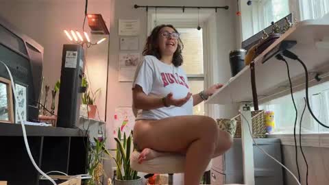 QueenBee online show from 04-29-26, 06:47