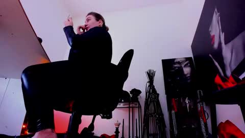 Misscatsnow online show from 01-15-26, 02:38