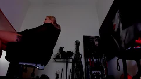 Misscatsnow online show from 02-26-26, 08:02