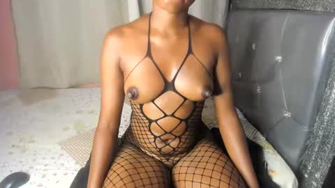 Snapshot of queenchloe1 chatting on 07-03-26, 04:52 queenchloe1 online show from 07-03-26, 04:52