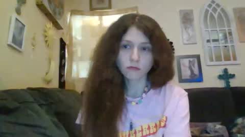 queencrimsonlvx online show from 05-18-26, 01:17