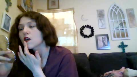 queencrimsonlvx online show from 06-12-26, 09:41