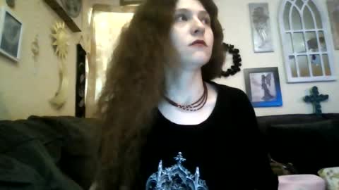 queencrimsonlvx online show from 07-14-26, 10:54