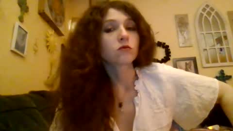 queencrimsonlvx online show from 07-22-26, 06:05