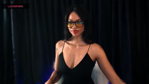 Snapshot of queendom_ing chatting on 12-28-24, 03:47 Sweet Goddess online show from 12-28-24, 03:47