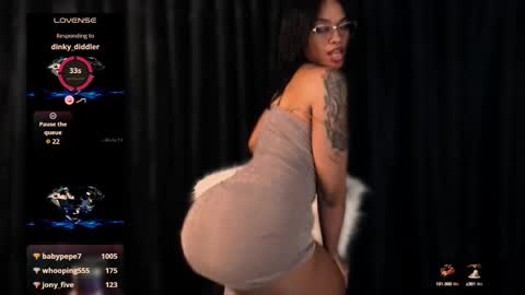 Snapshot of queendom_ing chatting on 12-31-24, 03:34 Sweet Goddess online show from 12-31-24, 03:34