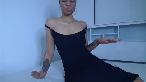 Snapshot of queendom_ing chatting on 01-20-25, 02:53 Sweet Goddess online show from 01-20-25, 02:53