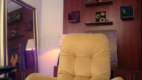 Snapshot of queendom_ing chatting on 02-14-25, 07:44 Sweet Goddess online show from 02-14-25, 07:44