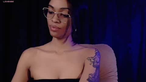 Snapshot of queendom_ing chatting on 02-28-25, 06:43 Sweet Goddess online show from 02-28-25, 06:43