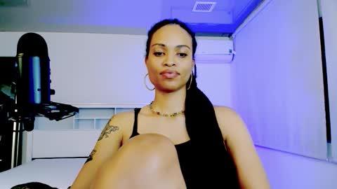Snapshot of queendom_ing chatting on 10-14-25, 05:19 Sweet Goddess online show from 10-14-25, 05:19