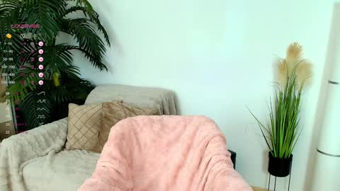 Snapshot of queenevamariaa chatting on 12-06-24, 06:50 Help me to reach 150 K followers online show from 12-06-24, 06:50