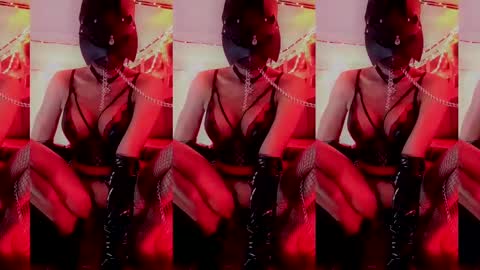 Snapshot of queenfox4u chatting on 02-19-25, 08:33 LadyAlpa online show from 02-19-25, 08:33