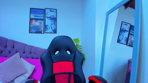 Snapshot of queengrett chatting on 03-01-25, 06:21 Queen online show from 03-01-25, 06:21