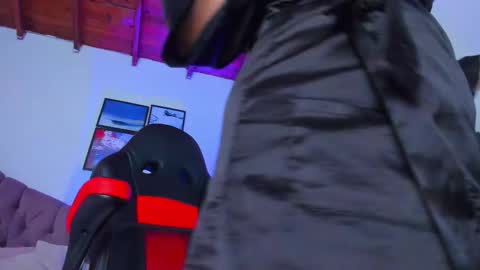 Snapshot of queengrett chatting on 03-03-25, 10:10 Queen online show from 03-03-25, 10:10