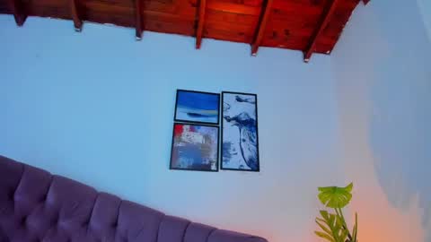 Snapshot of queengrett chatting on 03-12-25, 01:14 Queen online show from 03-12-25, 01:14